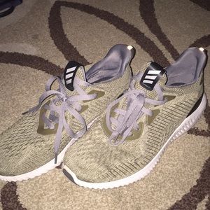 Adidas Bounce size 9